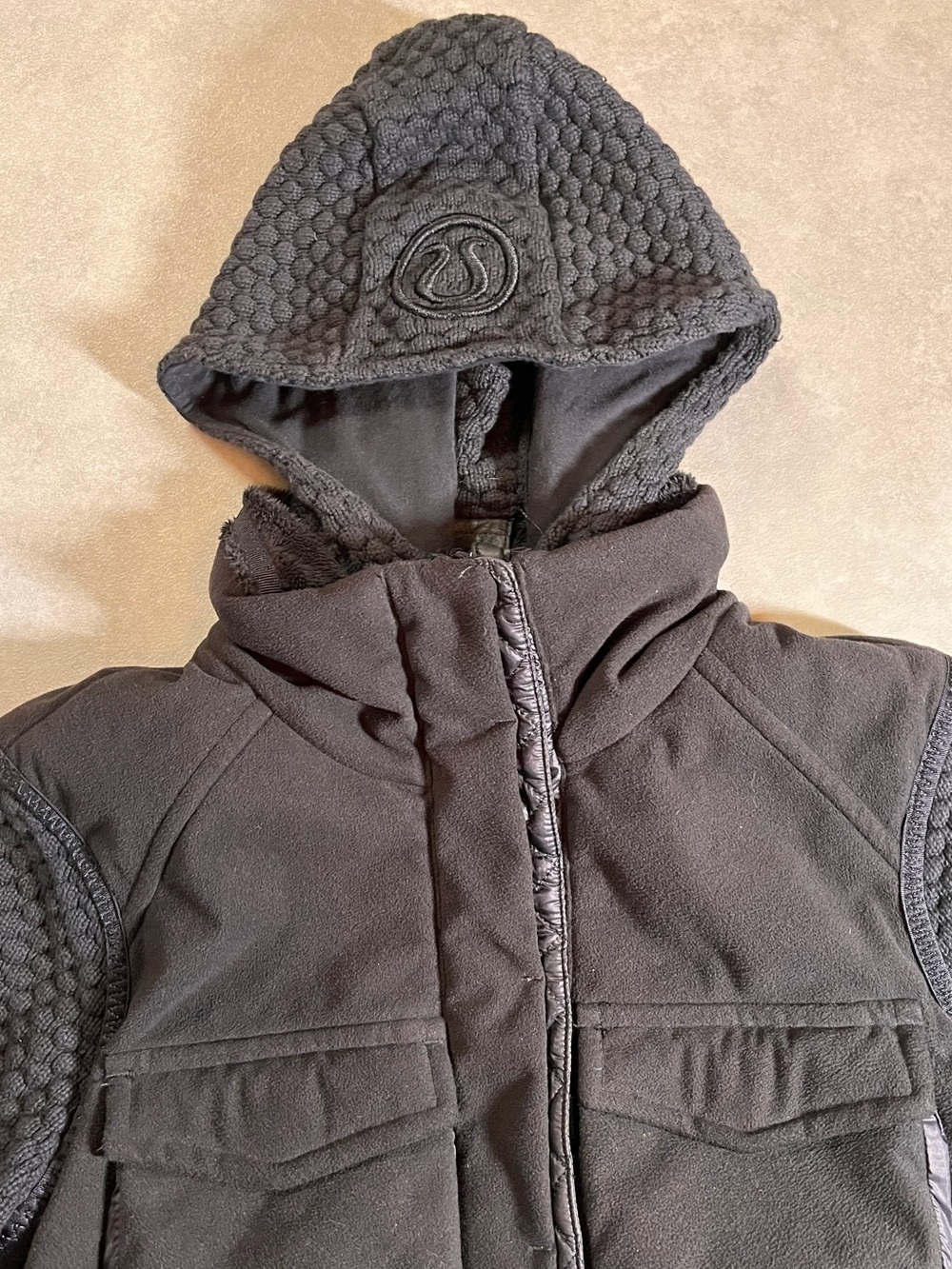 Lululemon Miracle Jacket black removable hood
Size 6 - Picture 5 of 14